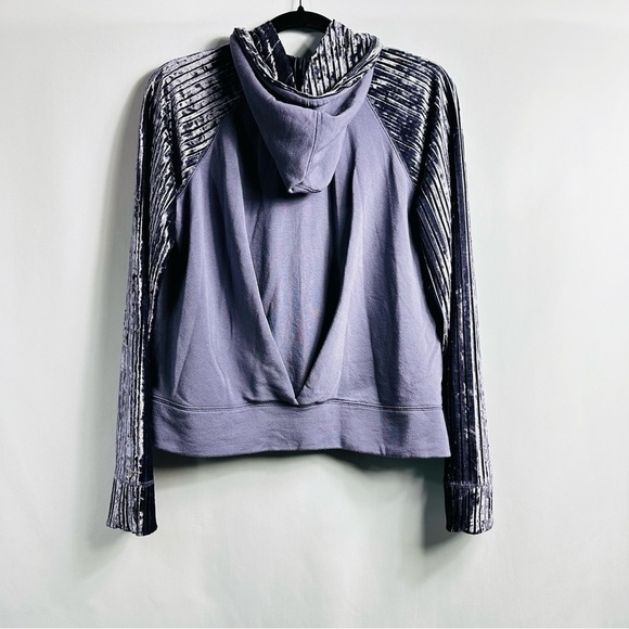 Calia by Carrie Underwood Women’s Med Purple Velvety Long Sleeve Pullover Jacket - Picture 3 of 8